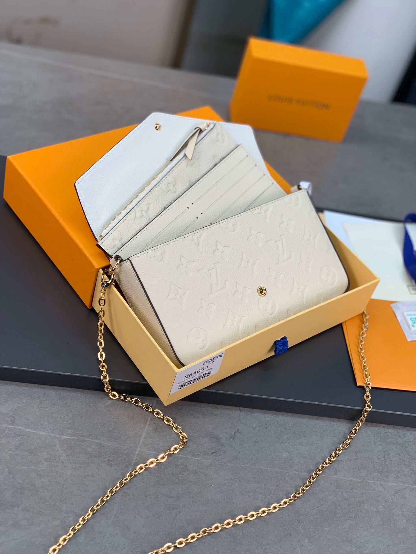 LV FÉLICIE POCHETTE Chain Bag