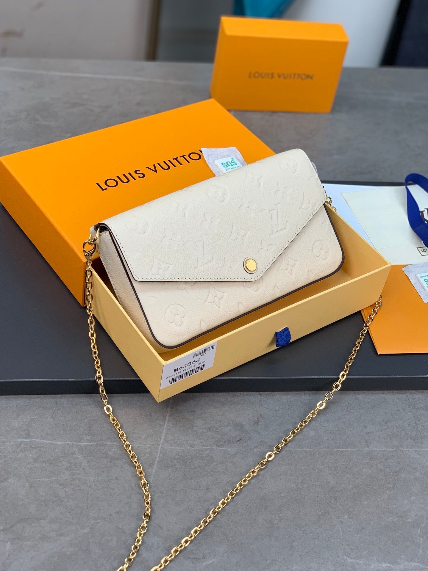 LV FÉLICIE POCHETTE Chain Bag