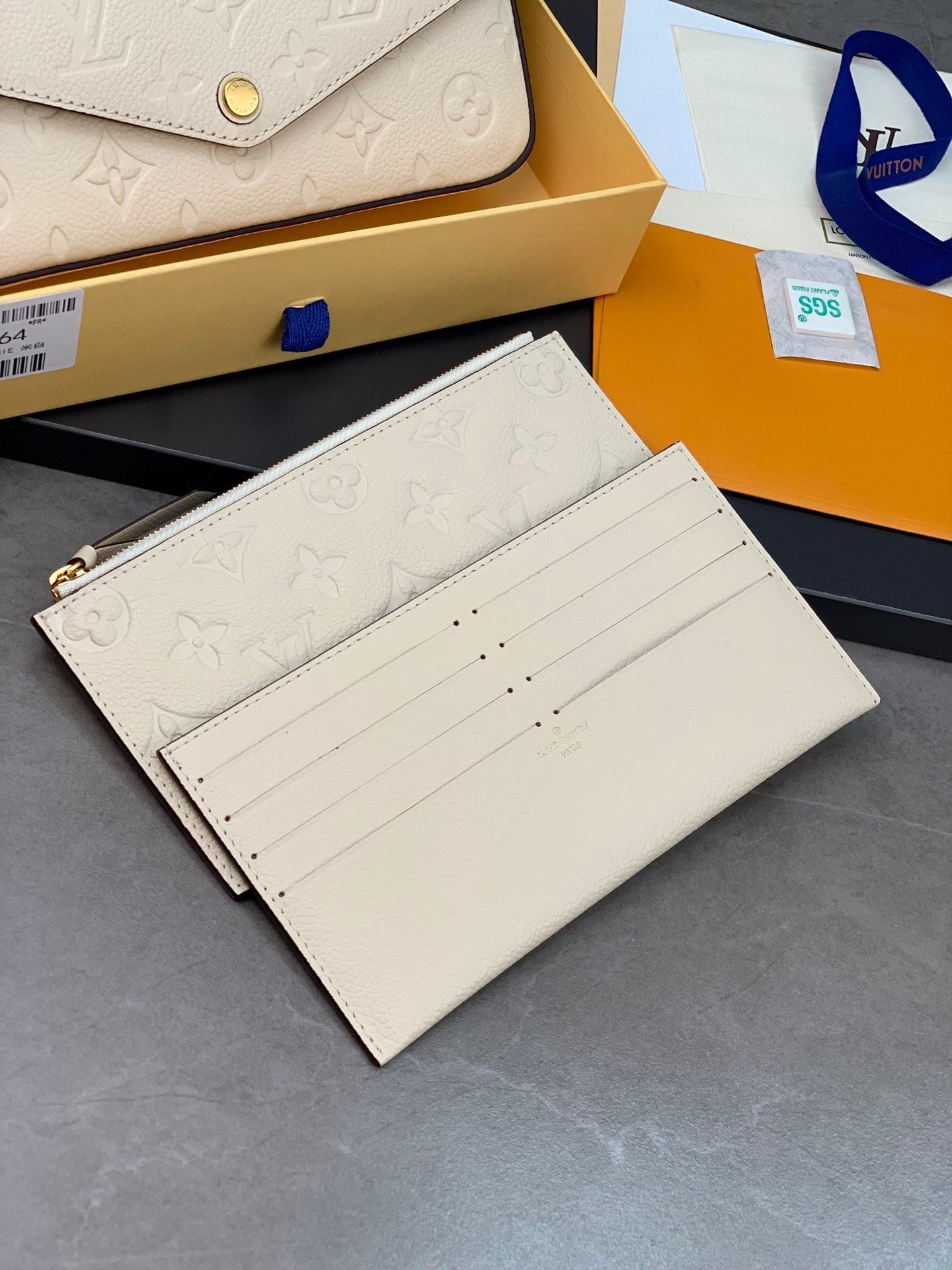 LV FÉLICIE POCHETTE Chain Bag
