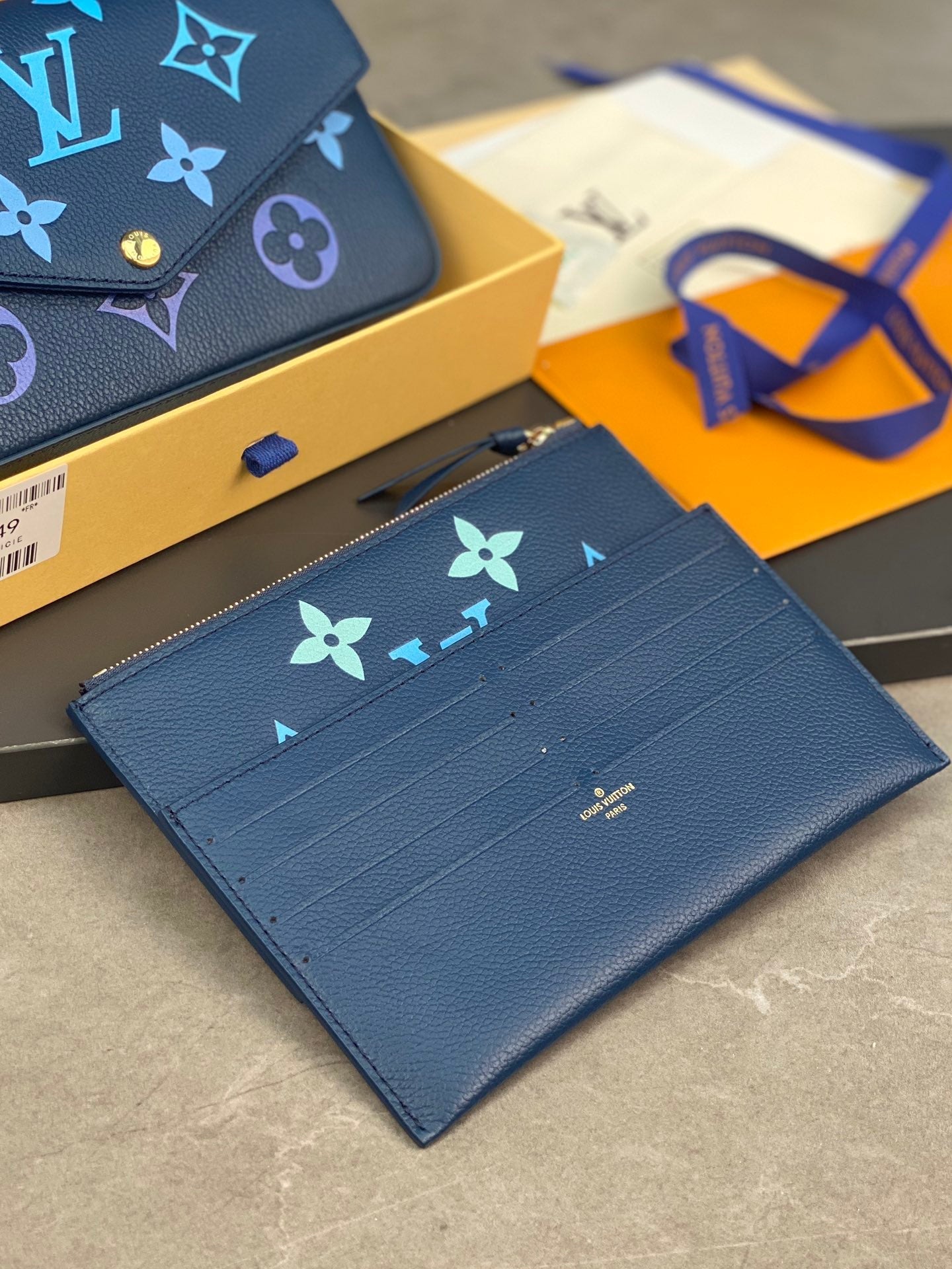 LV FÉLICIE POCHETTE Chain Bag