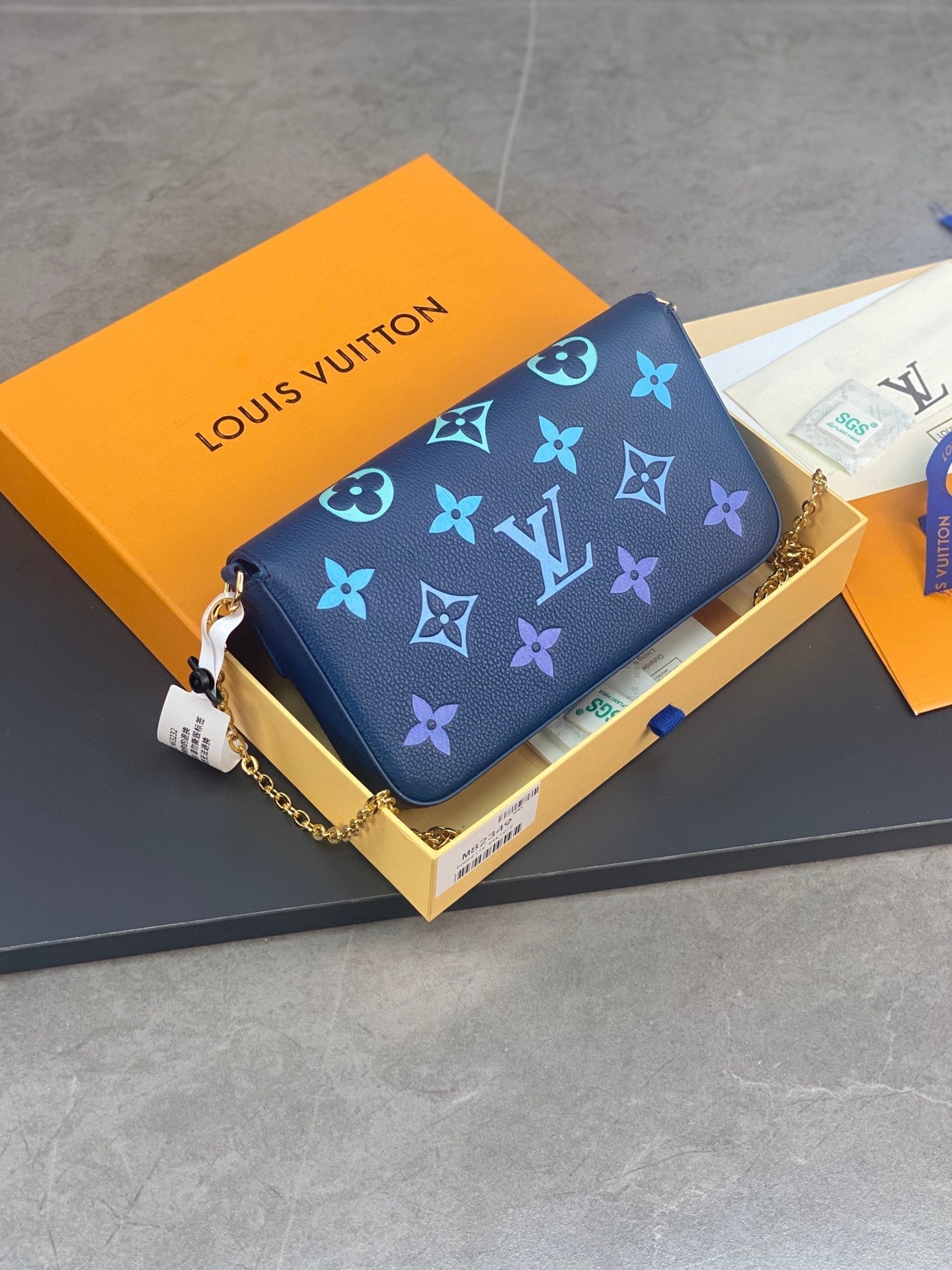 LV FÉLICIE POCHETTE Chain Bag