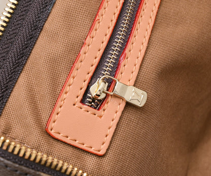 LV Classic Keepall Bandoulière Travel Bag