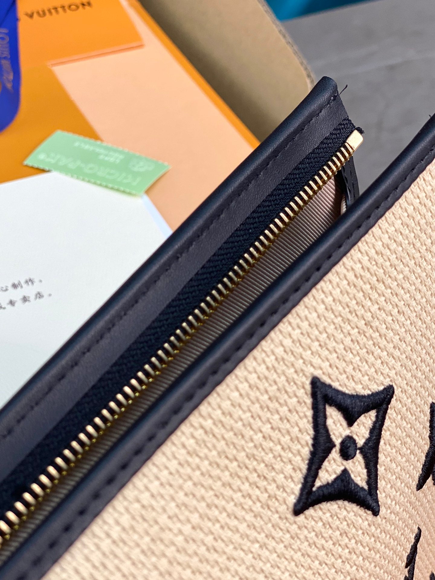LV New Chain Toilet Pocket Handbag