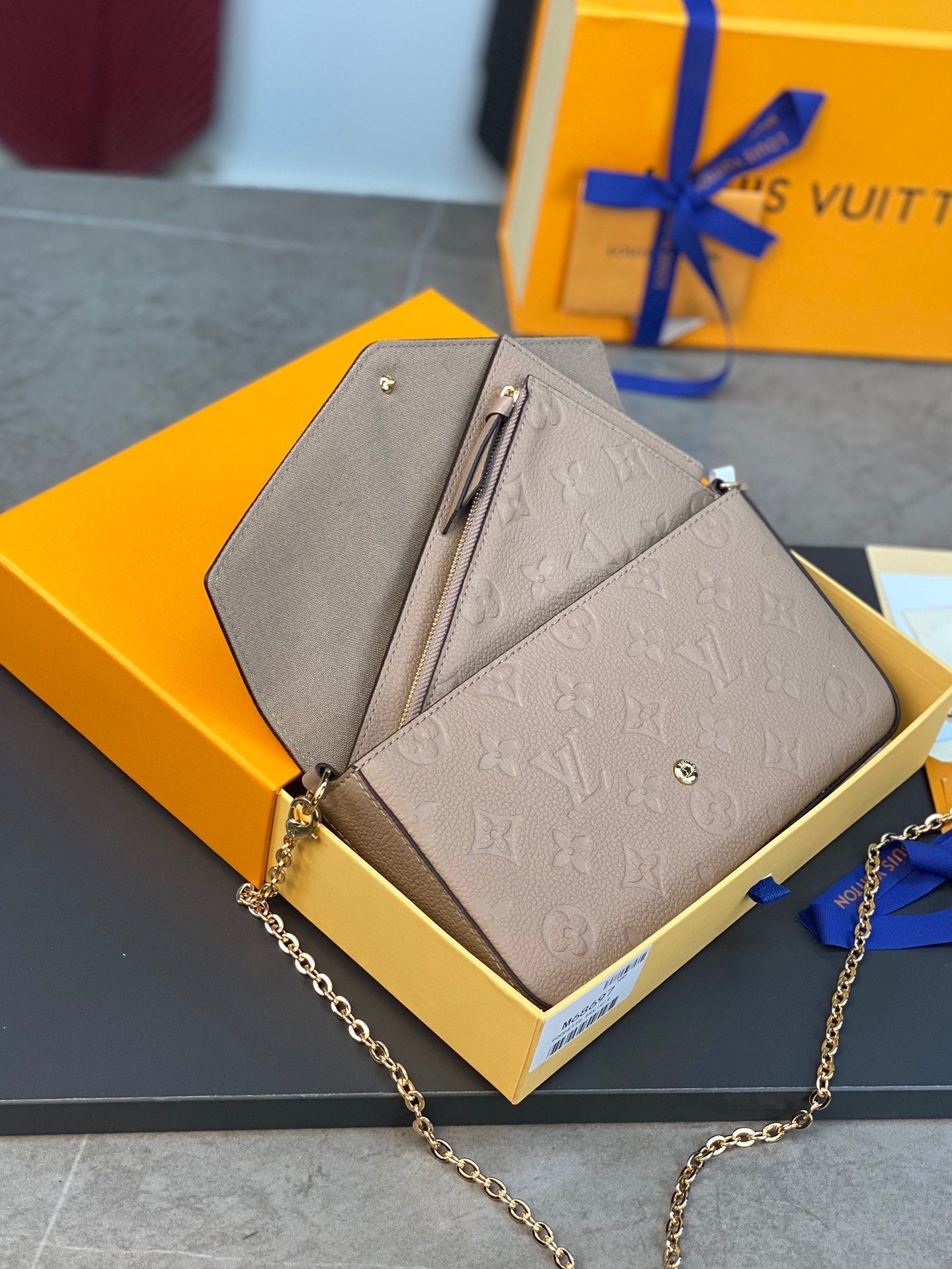 LV FÉLICIE POCHETTE Chain Bag