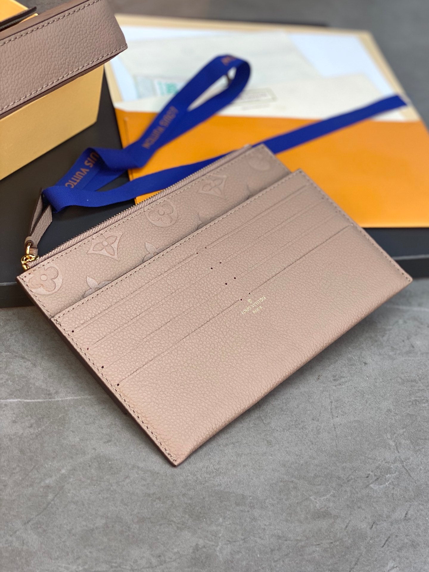 LV FÉLICIE POCHETTE Chain Bag