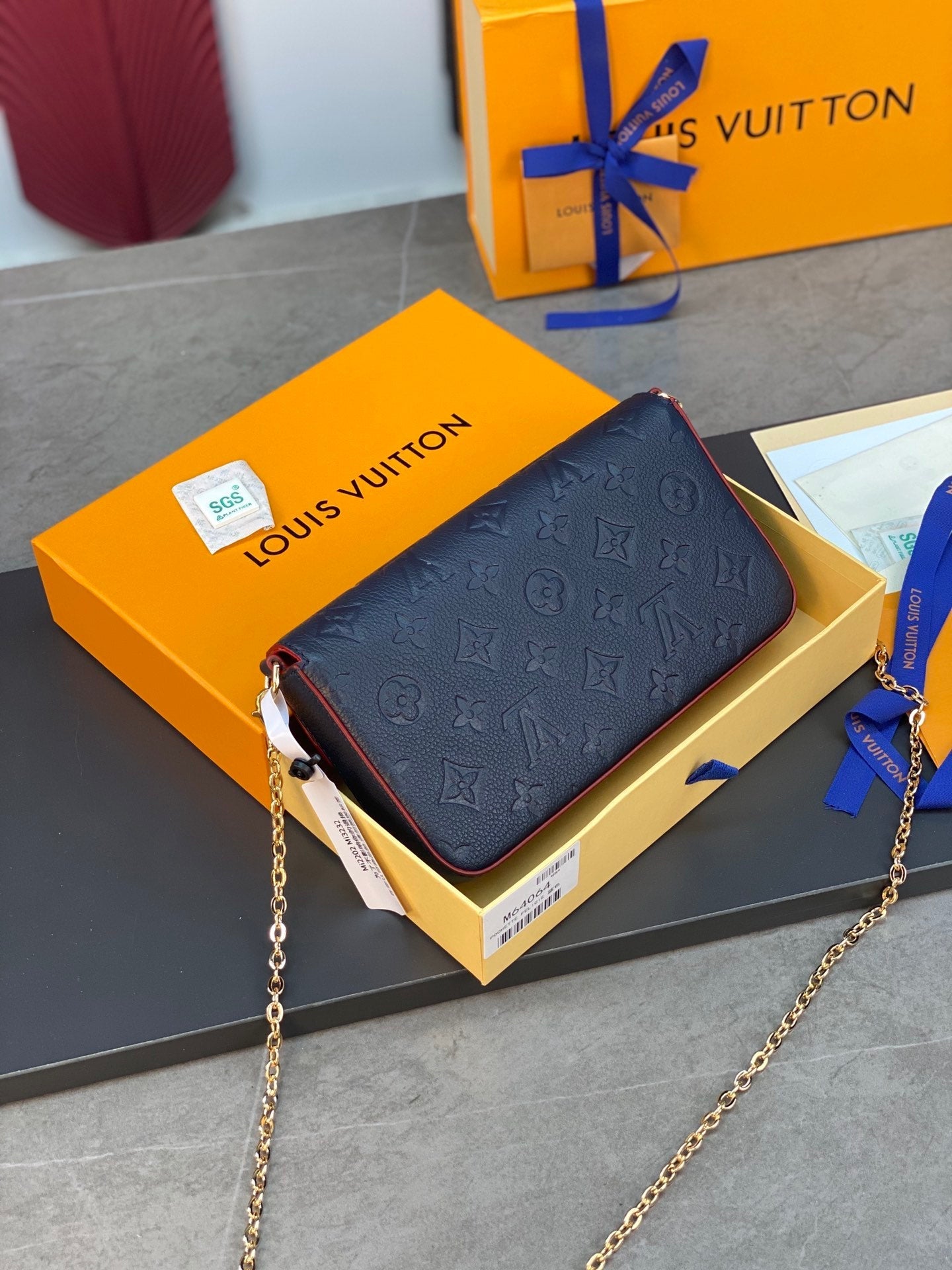 LV FÉLICIE POCHETTE Chain Bag