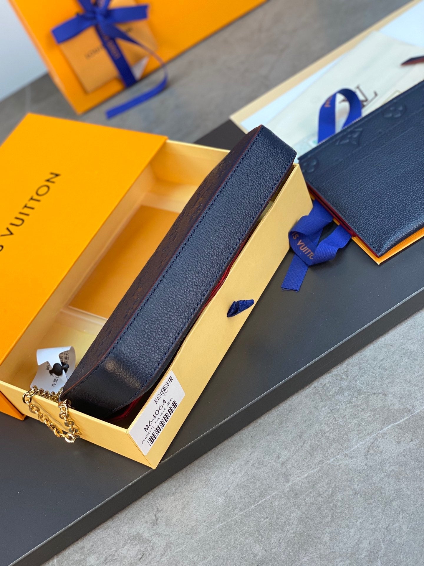LV FÉLICIE POCHETTE Chain Bag