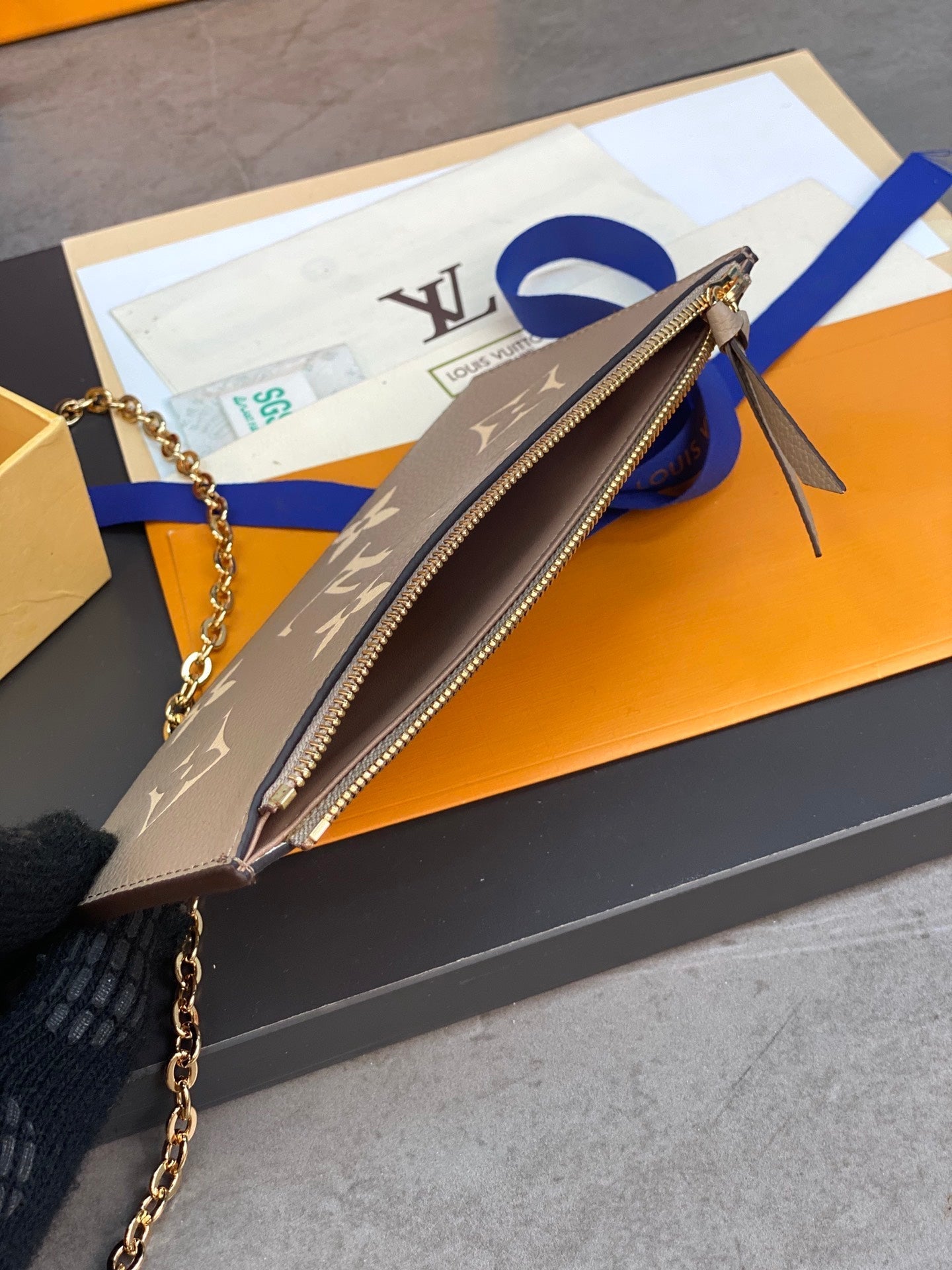 LV FÉLICIE POCHETTE Chain Bag