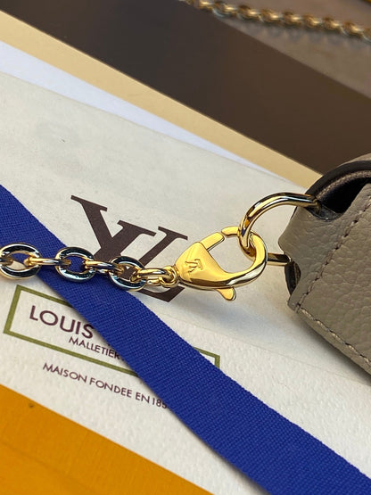 LV FÉLICIE POCHETTE Chain Bag