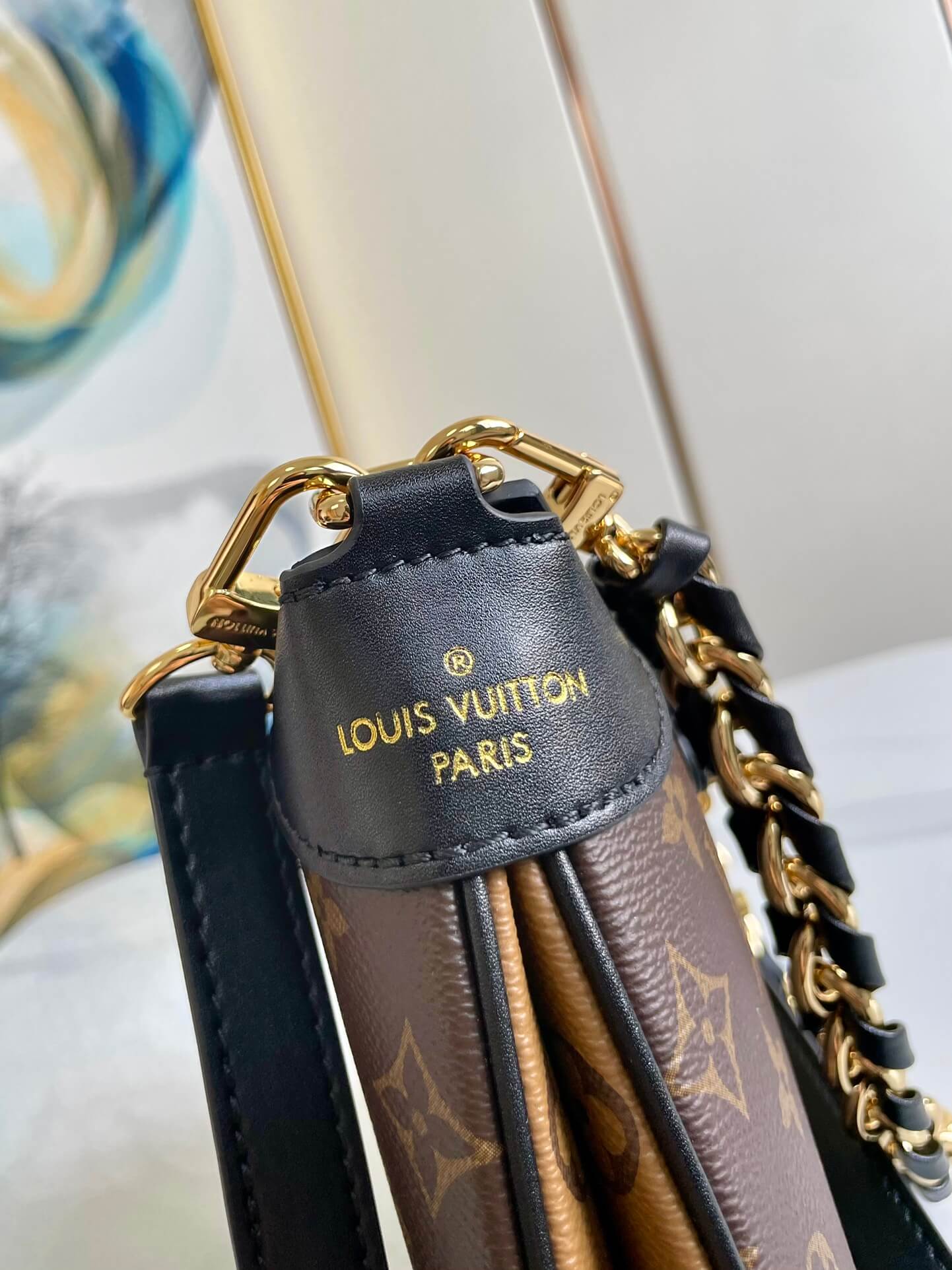 LV TWINNY Presbyopia Chain Crossbody Bag