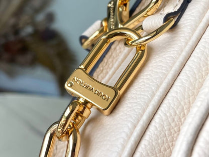 LV Pochette Metis East West Handbag