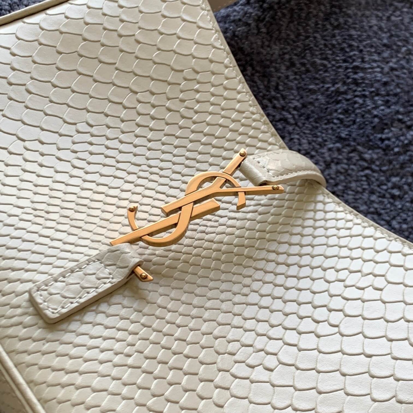 YSL Le 5 À 7 Hobo Bag
