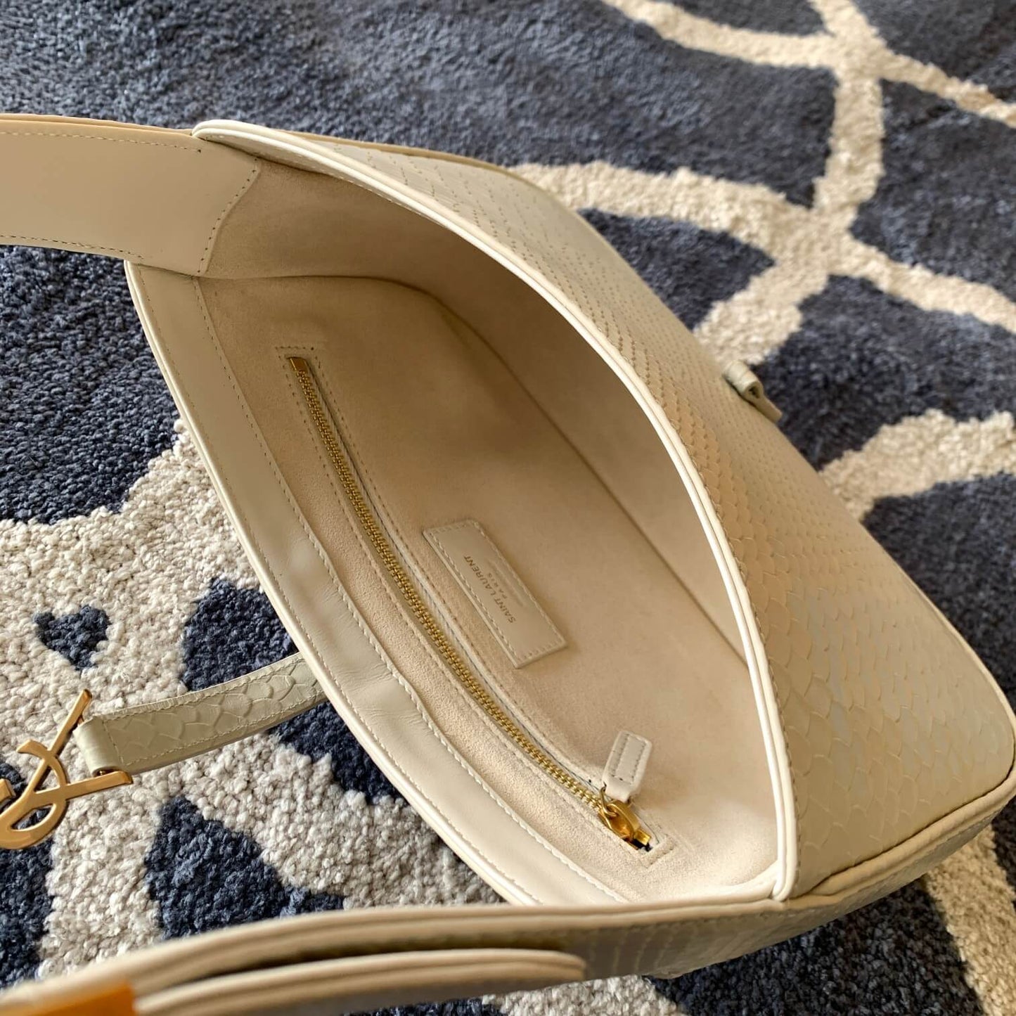 YSL Le 5 À 7 Hobo Bag