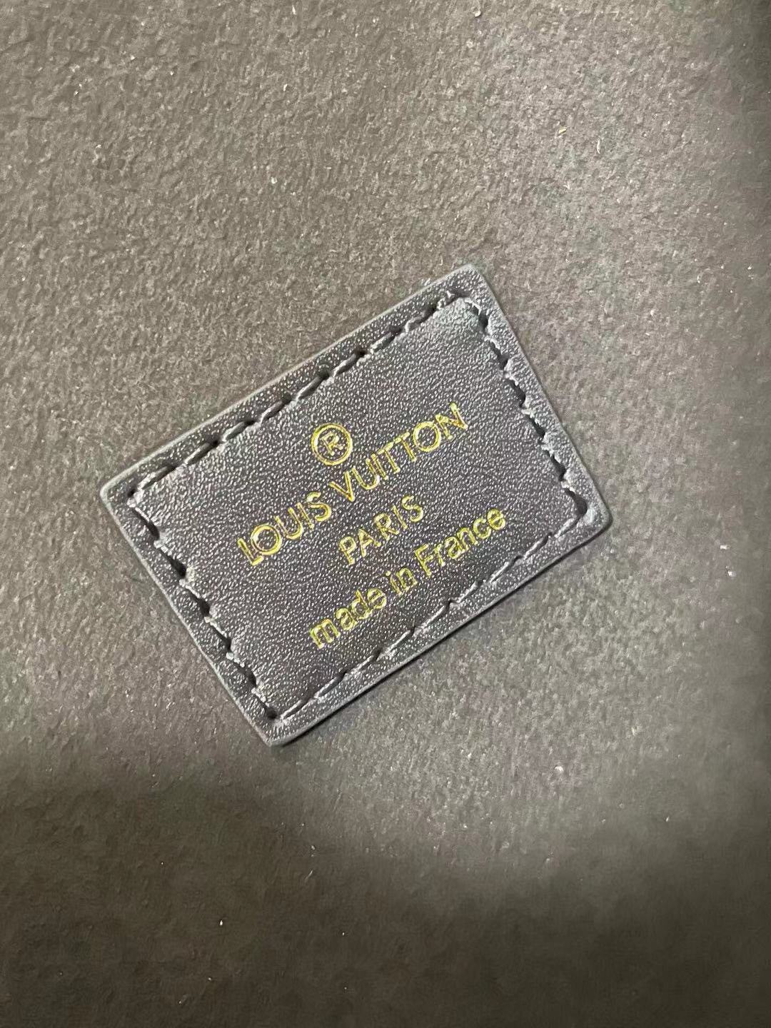 LV Pochette Metis