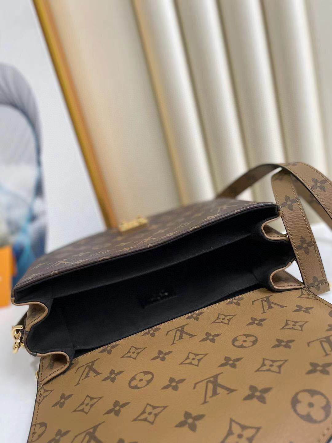 LV Pochette Metis