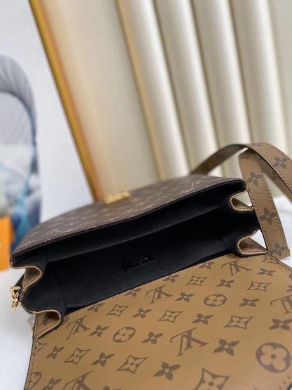 LV Pochette Metis