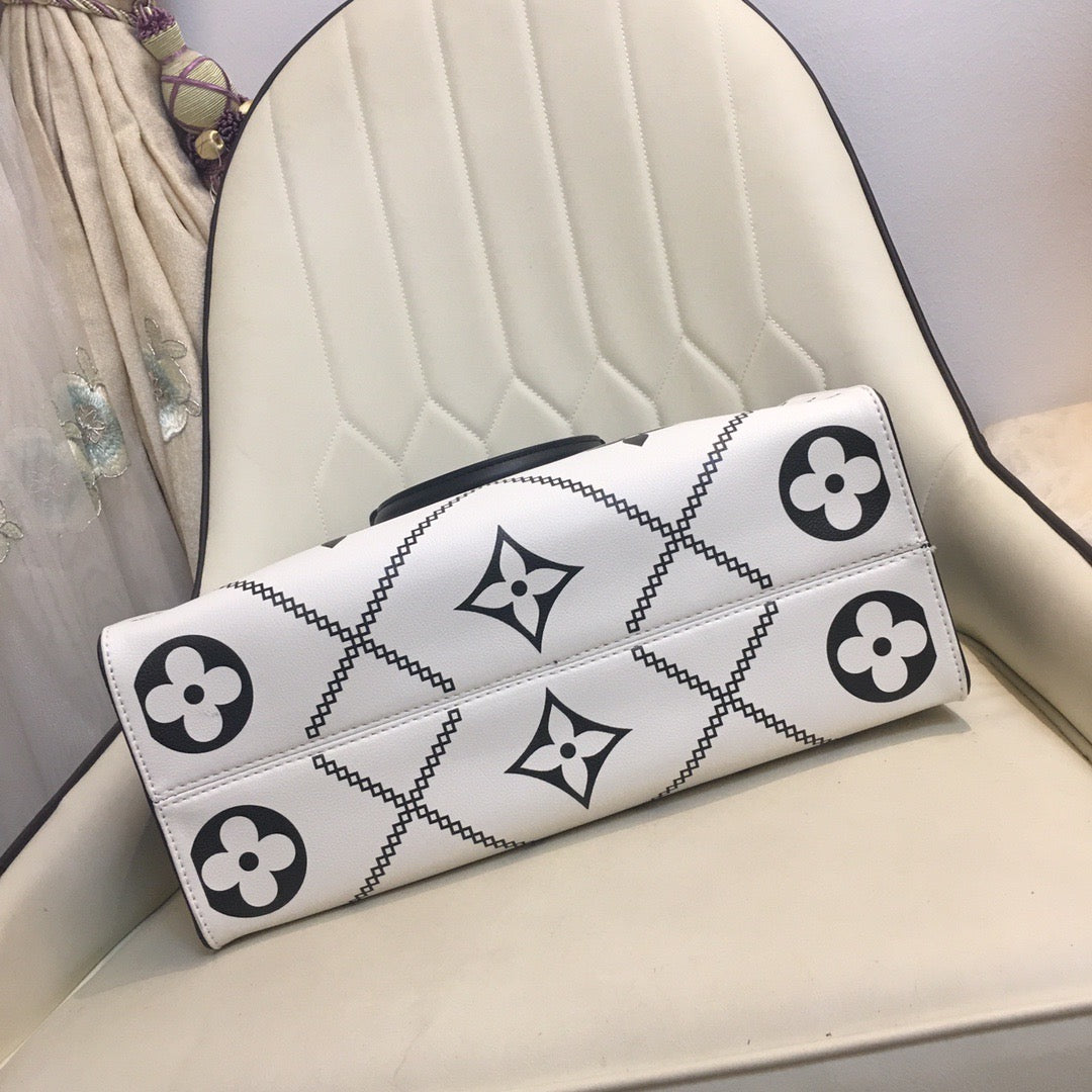 LV ONTHEGO White Bag