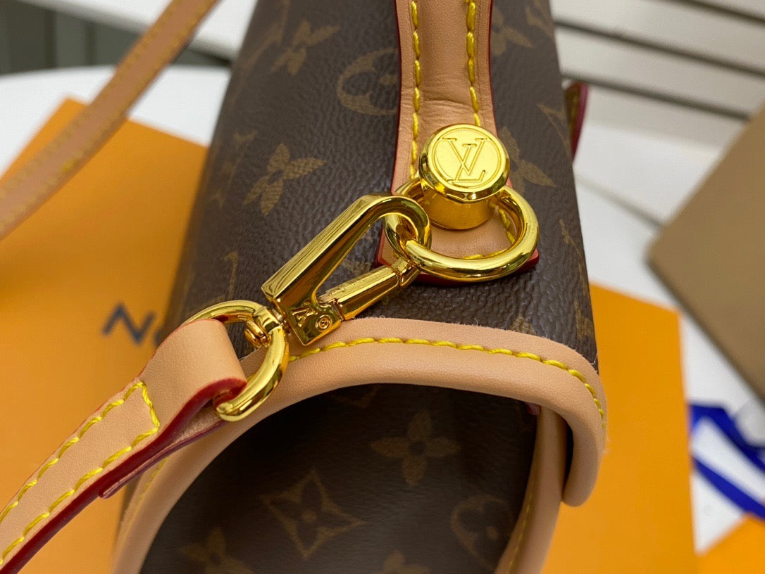 LV Nicolas Ghesquière lvy Bag