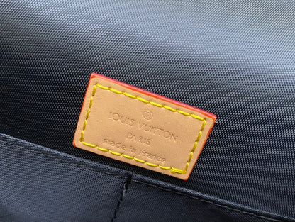 LV Nicolas Ghesquière lvy Bag