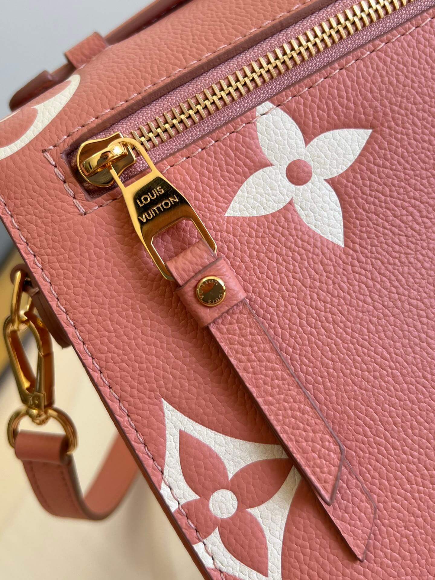 LV Pochette Métis Trianon Pink/Cream Bag