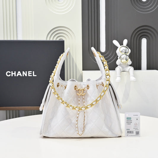 Chanel Hobo 25c White Handbag